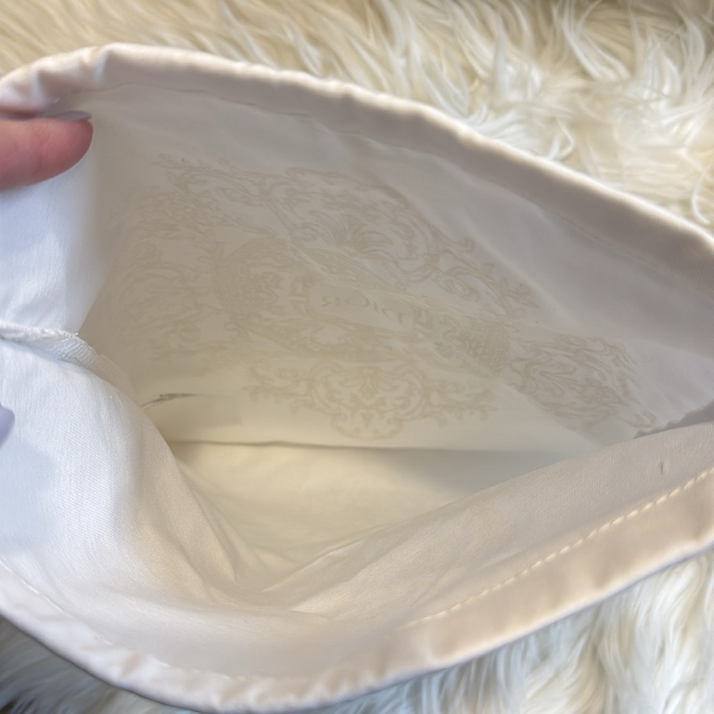 Dior Kinchaku beauty pouch  White and Gold Drawstring Pouch - Picture 4 of 5